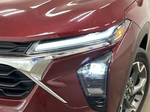 Used 2025 Chevrolet Trax LT FWD image 31