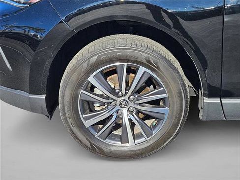 Used 2021 Toyota Venza LE w/ Carpet Mat Package (TMS) image 22
