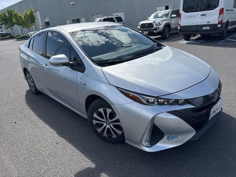 Used 2021 Toyota Prius Prime XLE image 4