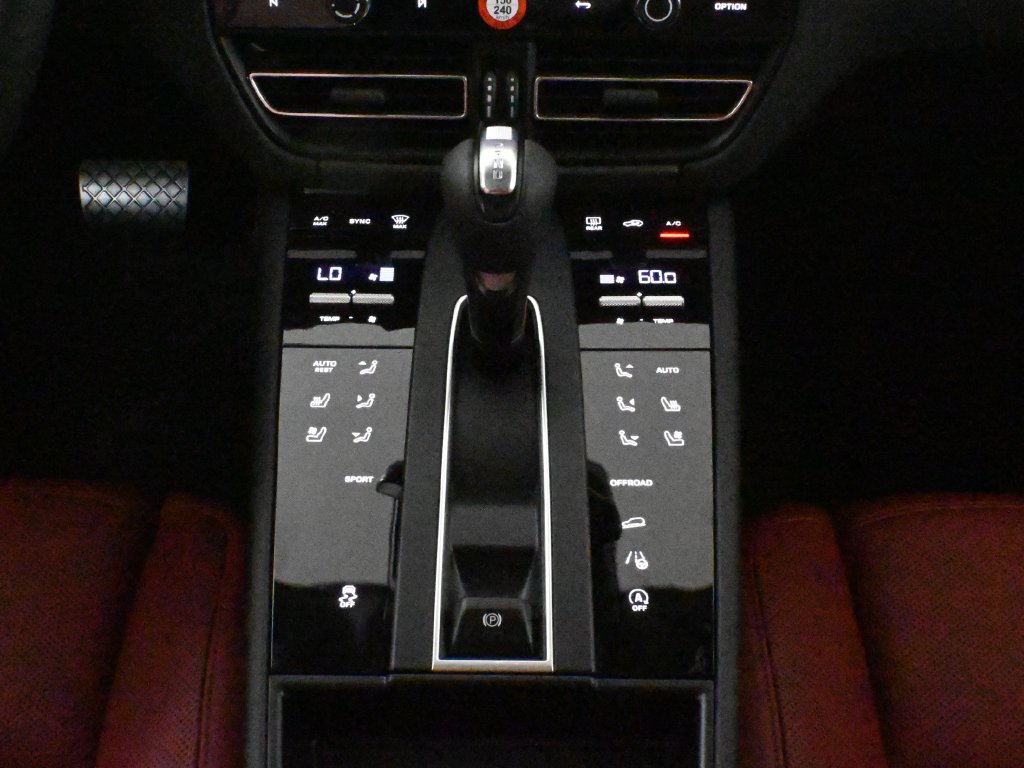 Used 2026 Porsche Macan AWD/4WD image 24