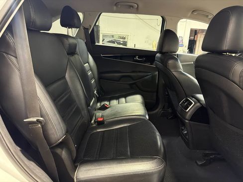 Used 2019 Kia Sorento EX image 26