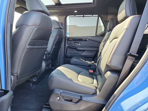 Used 2025 Honda Pilot TrailSport image 10