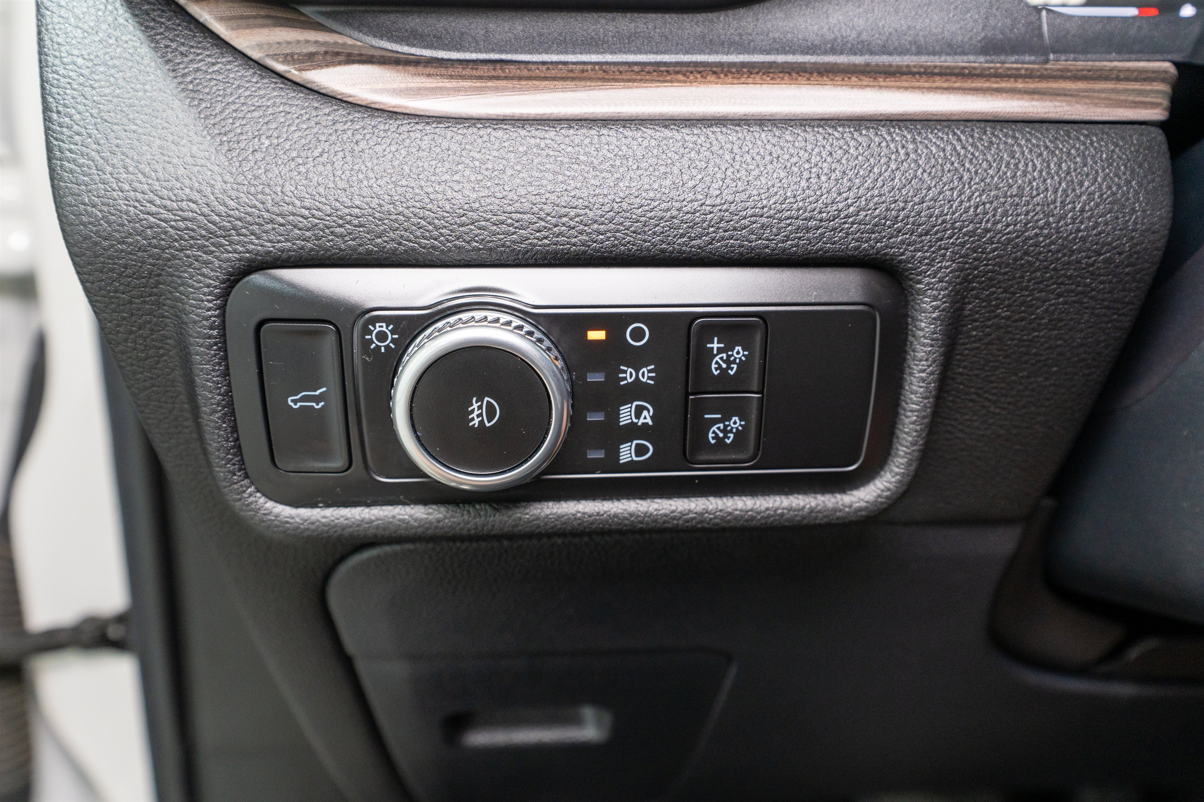 Used 2023 Ford Explorer Limited w/ Limited Technology Package RWD image 31