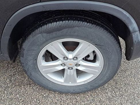 Used 2020 Chevrolet Trax LT w/ Sun & Sound Package image 30