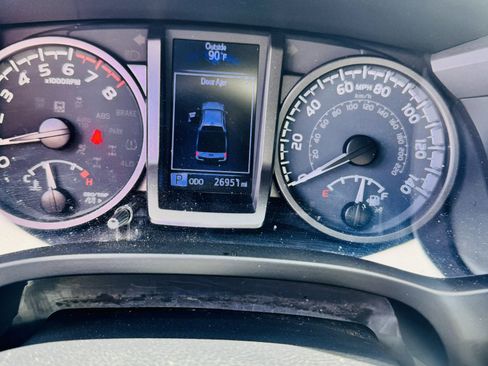 Used 2020 Toyota Tacoma TRD Sport w/ TRD Premium Sport Package AWD/4WD image 10