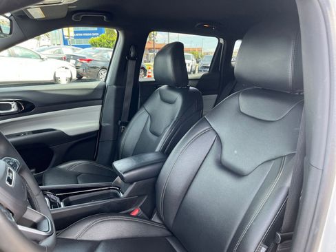 Used 2025 Jeep Compass Limited AWD/4WD image 37