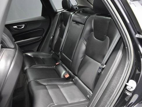 Used 2022 Volvo XC60 B5 Inscription w/ Climate Package image 31