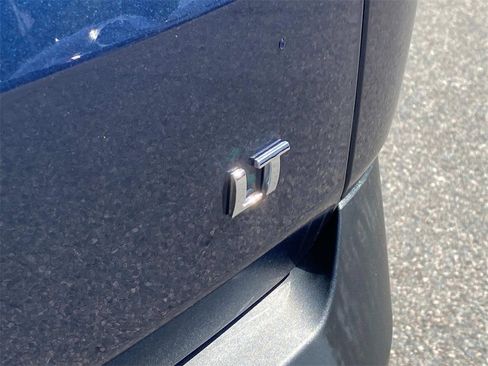 Used 2022 Chevrolet Traverse LT image 12