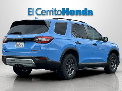 Certified 2024 Honda Pilot TrailSport image 3