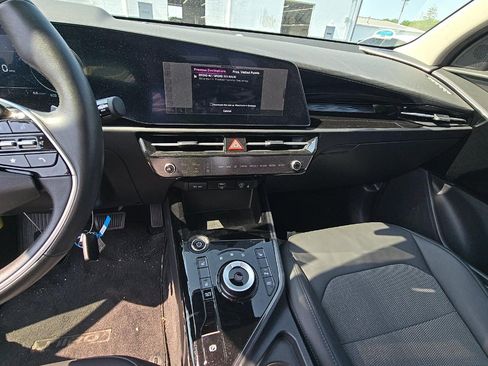 Certified 2023 Kia Niro Wind w/ Wind Preserve Package FWD image 14