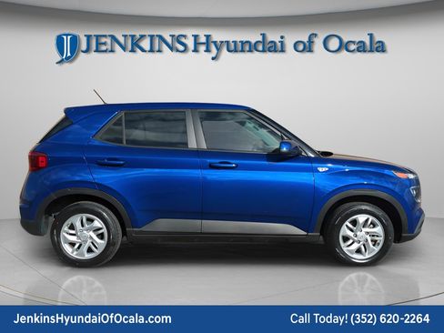 Certified 2023 Hyundai Venue SE w/ Cargo Package image 2