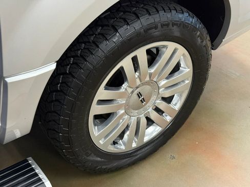 Used 2012 Lincoln Navigator L 4WD image 31