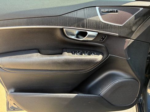 Used 2020 Volvo XC90 T6 Momentum image 8