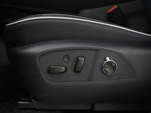 Used 2025 Buick Enclave Avenir w/ Super Cruise Package image 23