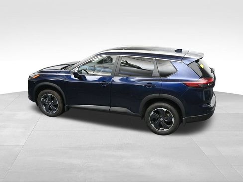 Used 2024 Nissan Rogue SV w/ SV Premium Package FWD image 12