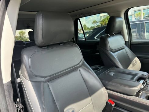 Used 2025 Ford Expedition Active RWD image 17