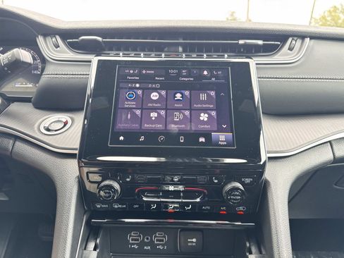 New 2025 Jeep Grand Cherokee Altitude image 10