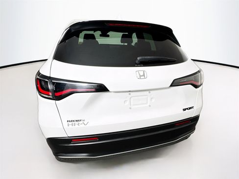Used 2023 Honda HR-V Sport image 6