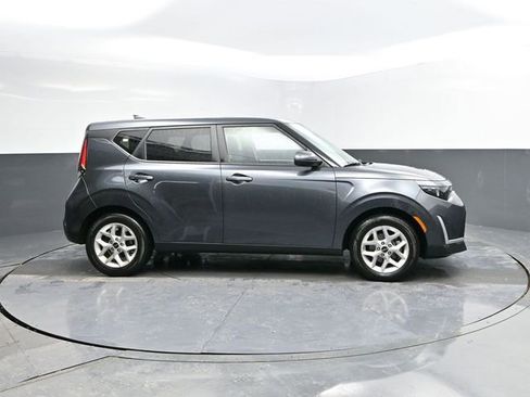 Used 2024 Kia Soul LX w/ LX Technology Package image 12