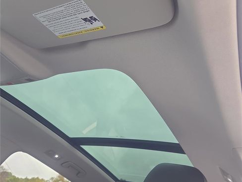 Certified 2025 Volkswagen Taos SE image 28