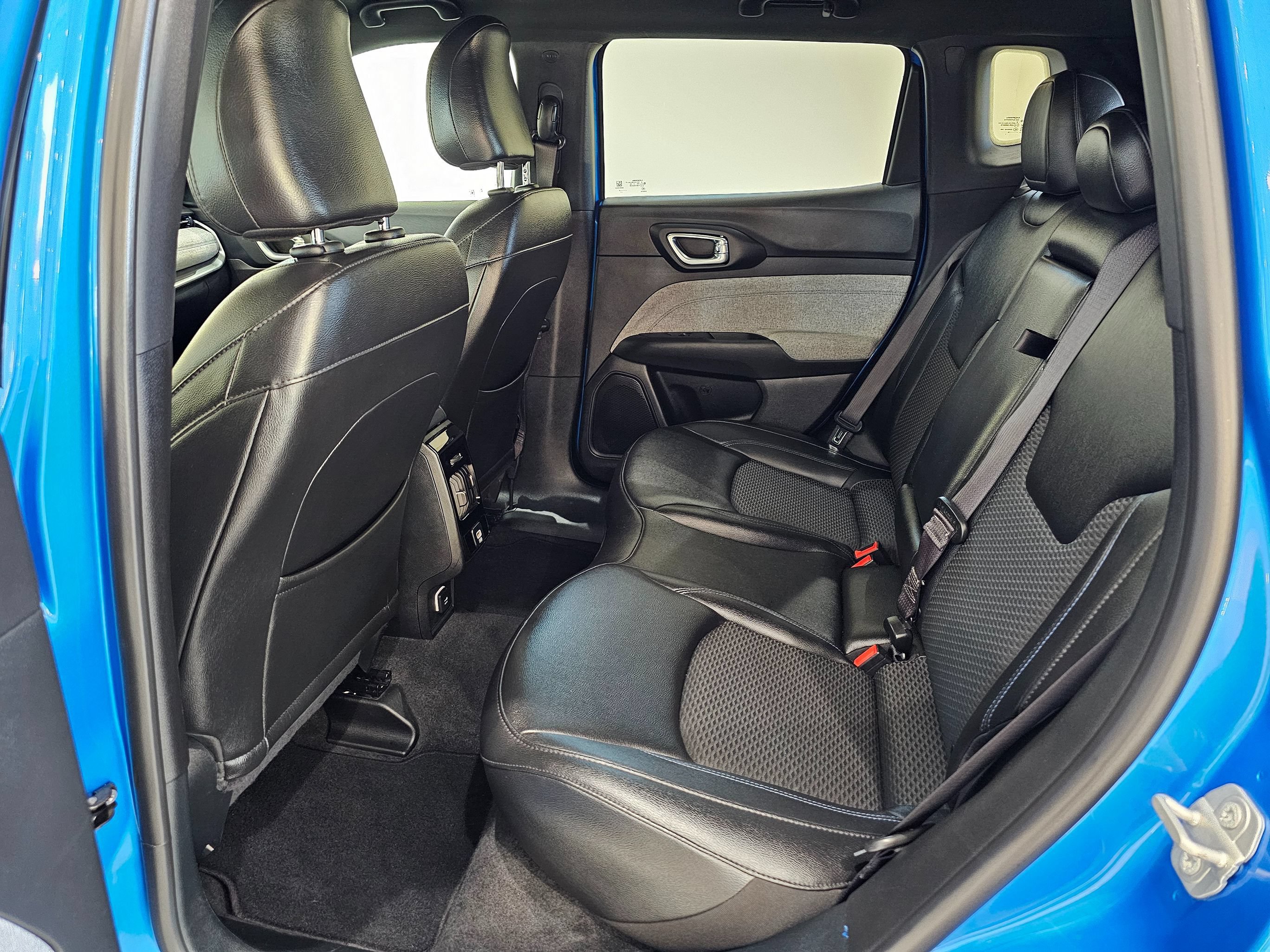 Used 2024 Jeep Compass Latitude AWD/4WD image 21