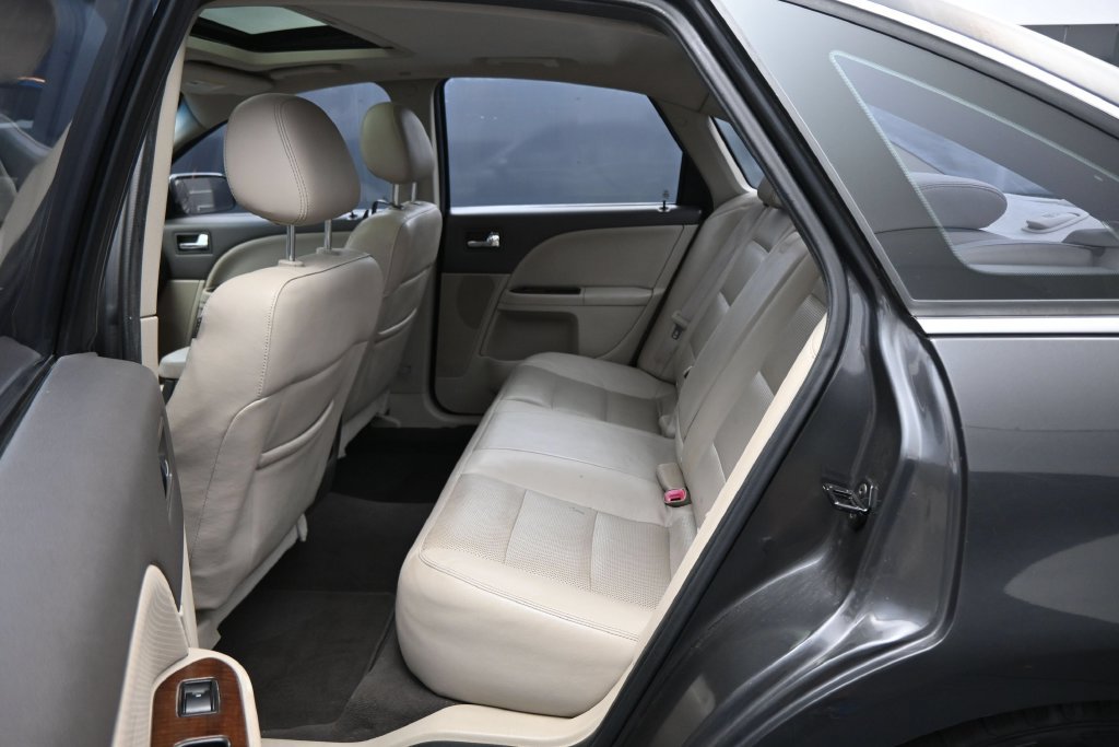 Used 2008 Ford Taurus Limited FWD image 25