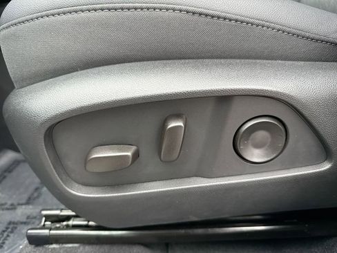 Used 2025 Chevrolet Equinox LT w/ Convenience Package II image 14