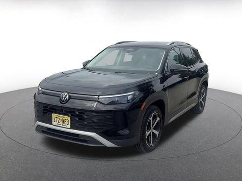 Used 2026 Volkswagen Tiguan SE AWD/4WD image 6
