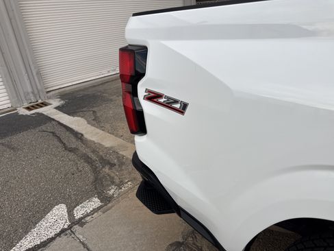 Used 2023 Chevrolet Colorado Z71 w/ Z71 Convenience Package 2 AWD/4WD image 10