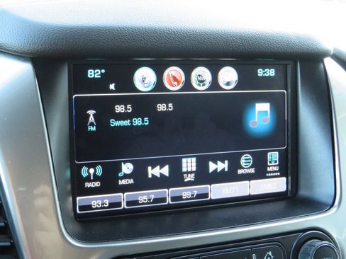 Used 2020 Chevrolet Suburban LT image 23