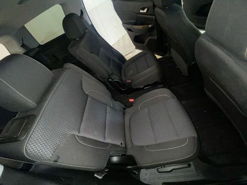 Used 2023 GMC Acadia SLE w/ Driver Convenience Package FWD image 11