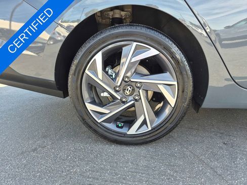 Used 2025 Hyundai Elantra SEL image 9