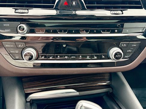 Used 2022 BMW 540i w/ Premium Package image 34