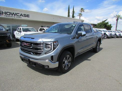 Used 2025 GMC Sierra 1500 SLT AWD/4WD image 4