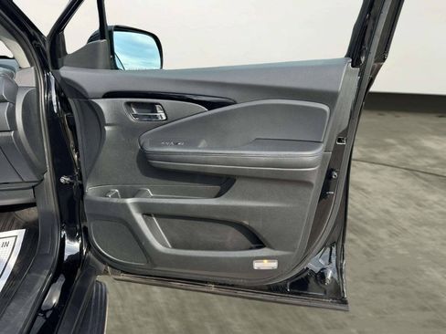 Used 2017 Honda Pilot Touring image 16
