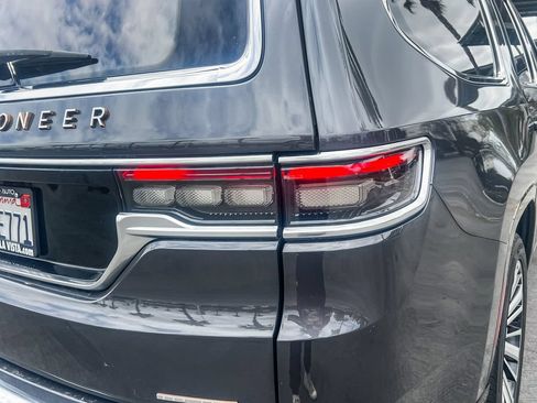 Used 2022 Jeep Grand Wagoneer Series III AWD/4WD image 9