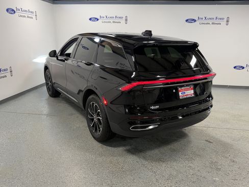 New 2026 Lincoln Nautilus Premier image 4