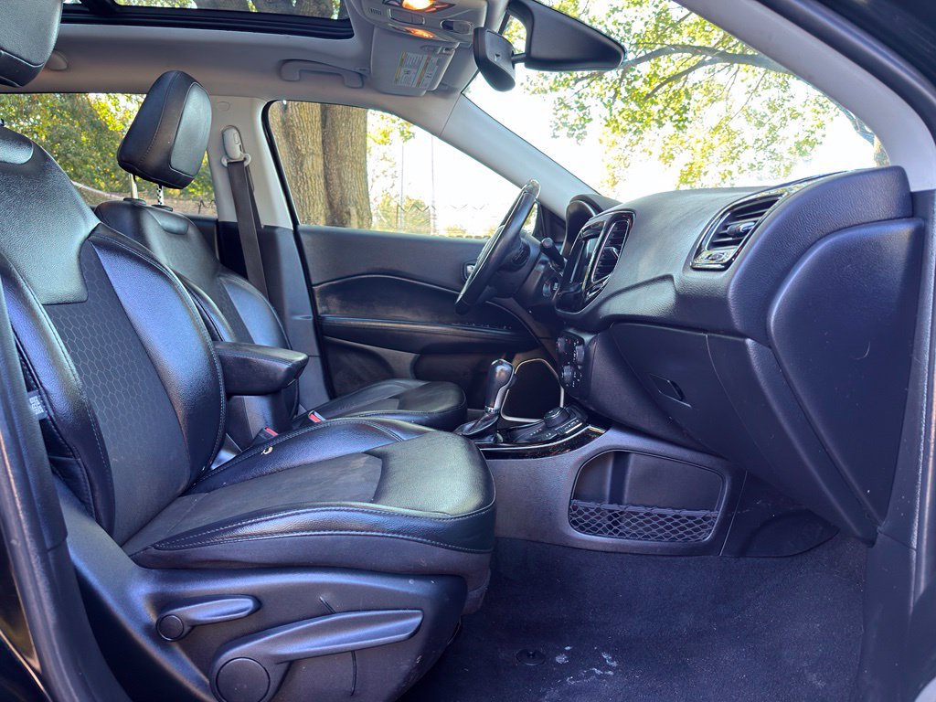 Used 2019 Jeep Compass Latitude AWD/4WD image 30