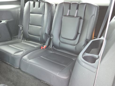 Used 2017 Ford Explorer XLT w/ Equipment Group 202A image 13