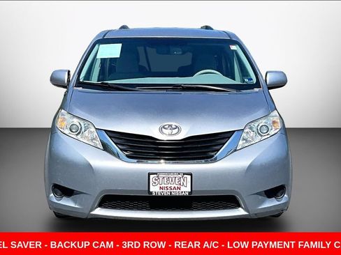 Used 2013 Toyota Sienna LE FWD image 2