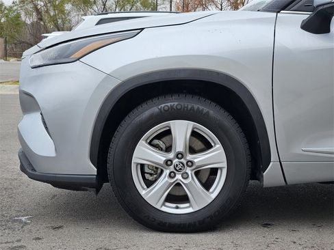 Used 2023 Toyota Highlander LE image 6