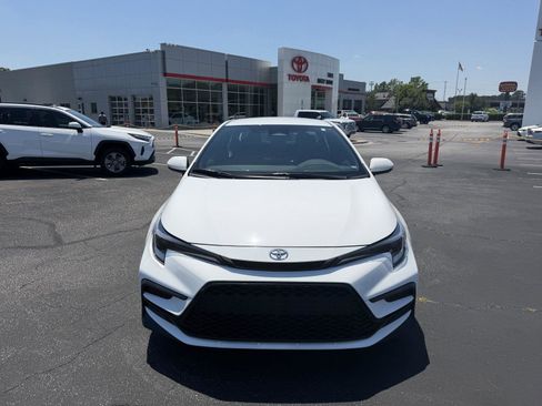 Used 2026 Toyota Corolla SE FWD image 2