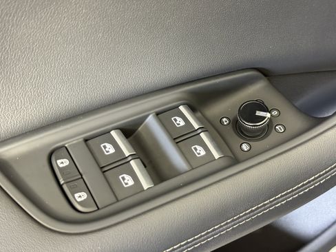 Used 2023 Audi Q8 Premium Plus image 16