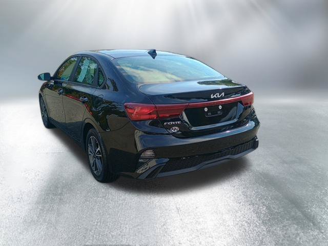 Used 2023 Kia Forte LXS w/ LXS Technology Package FWD image 3