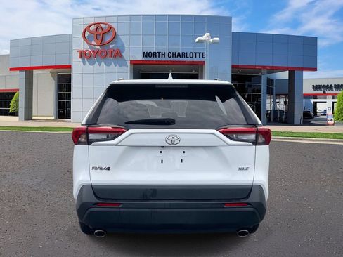 Used 2021 Toyota RAV4 XLE FWD image 5