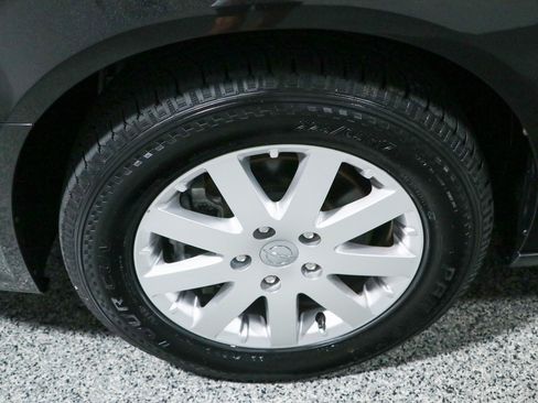 Used 2016 Chrysler Town & Country Touring FWD image 11