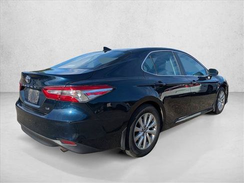 Used 2019 Toyota Camry LE FWD image 5
