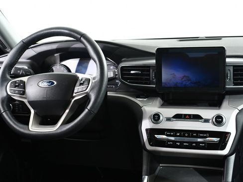 Used 2023 Ford Explorer XLT w/ Equipment Group 202A image 8
