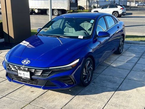 Certified 2025 Hyundai Elantra SEL image 5