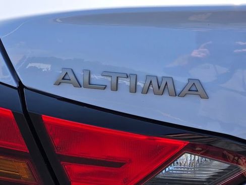Used 2024 Nissan Altima 2.5 SR w/ SR Premium Package FWD image 16